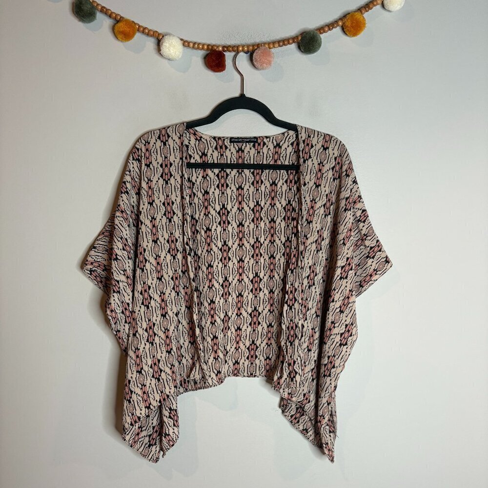 🔆 Brandy Melville patterned open shrug cardigan